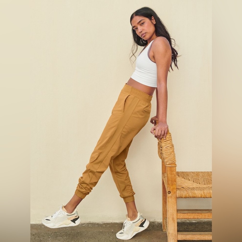 Athleta Textured Brooklyn Jogger Pants Mustard Yellow Size 8